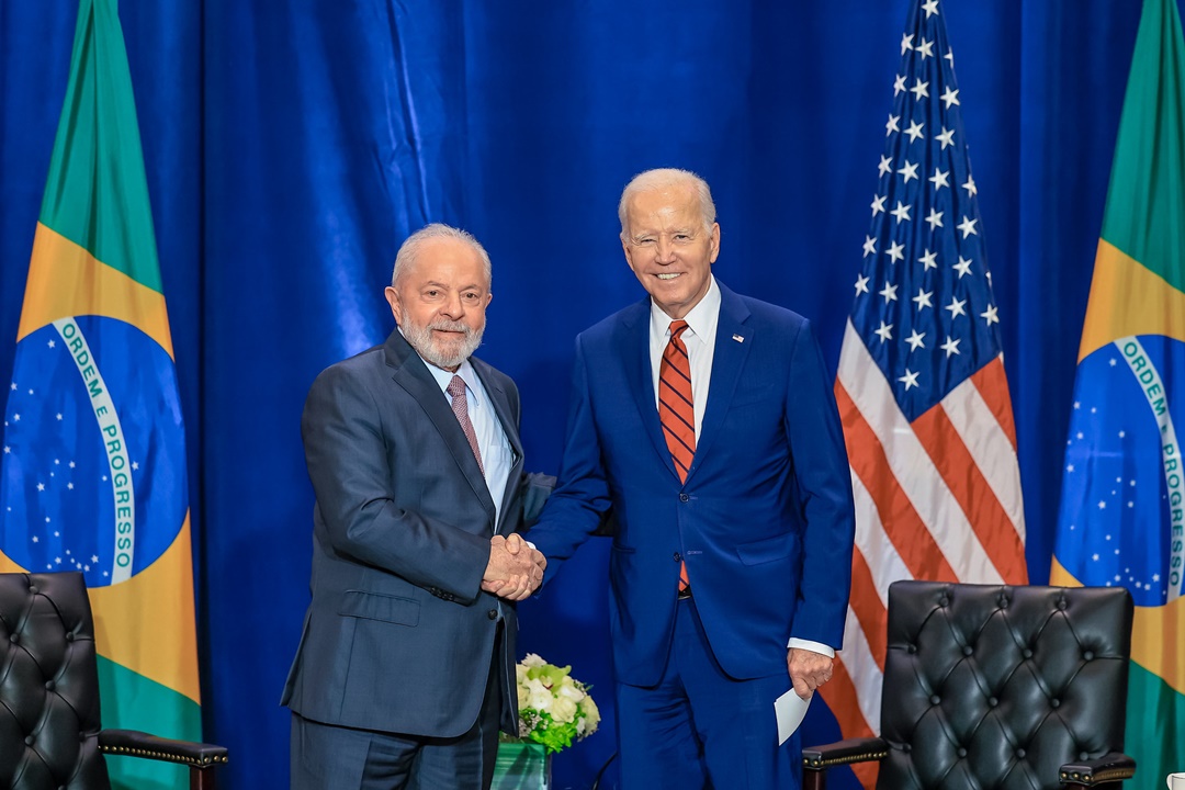 Biden anuncia novos recursos para o Fundo Amazônia ao desembarcar no Brasil