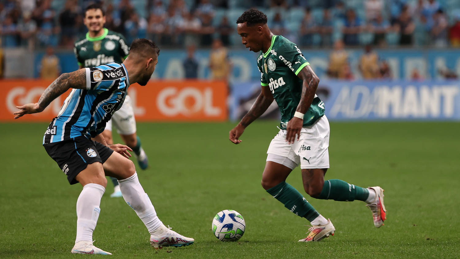 Grêmio Sofre Derrota em Jogo Dominado pelo Palmeiras: Próxima Partida é Decisiva para Permanência na Série A