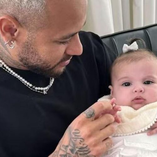 Neymar Aparece Pela Primeira Vez com Helena, Sua Filha Mais Nova, no Colo: “03 do Papai”