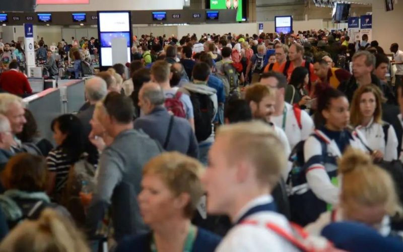 Passageiros Enfrentam Caos em Aeroportos Após Cancelamentos de Voos no Rio e em São Paulo