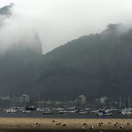 Rio de Janeiro: Dias de Calor, Praia e Chuva? Confira a Previsão do Tempo